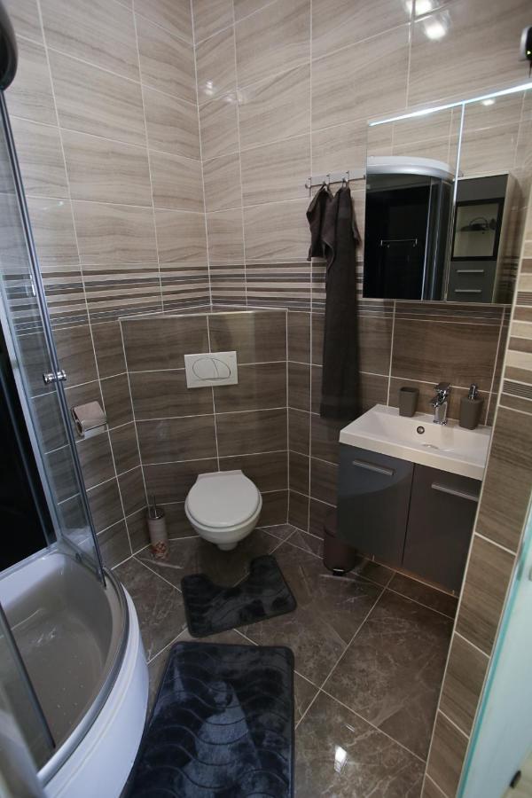 Centrum Lux 2 Apartmanok Kaposvár Buitenkant foto