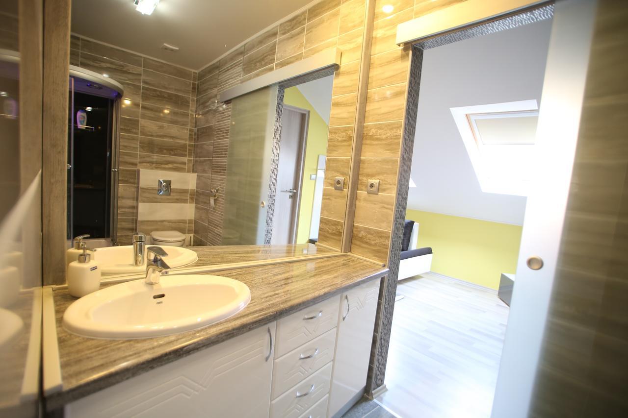 Centrum Lux 2 Apartmanok Kaposvár Buitenkant foto