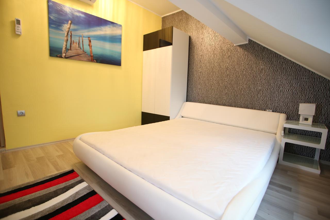 Centrum Lux 2 Apartmanok Kaposvár Buitenkant foto
