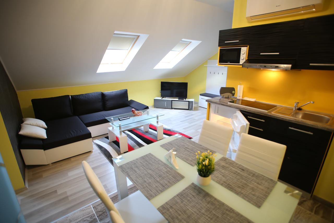 Centrum Lux 2 Apartmanok Kaposvár Buitenkant foto