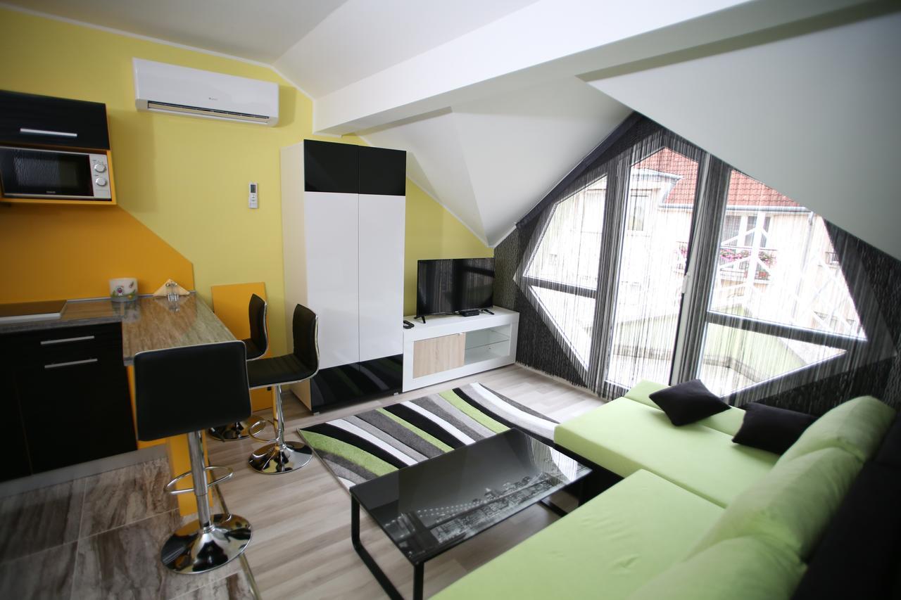 Centrum Lux 2 Apartmanok Kaposvár Buitenkant foto