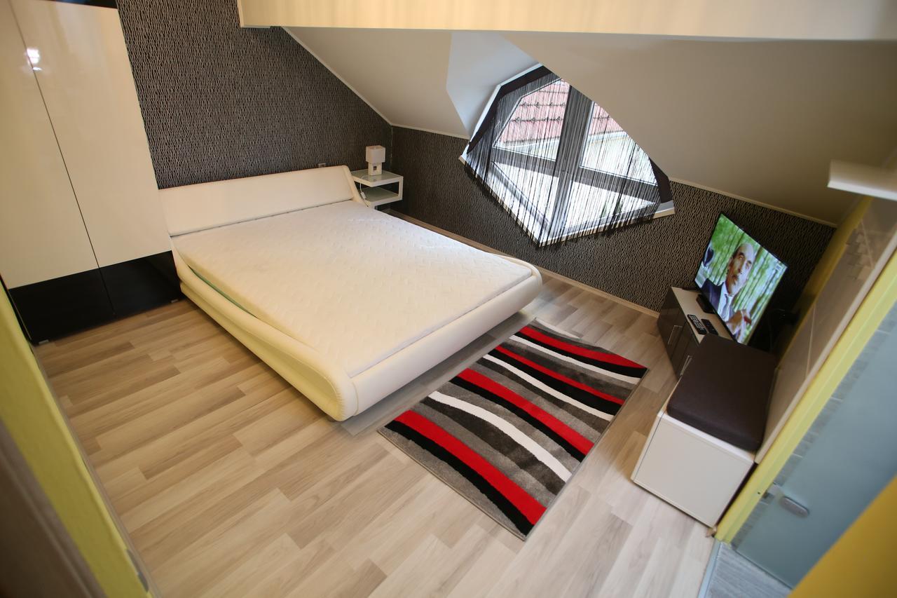 Centrum Lux 2 Apartmanok Kaposvár Buitenkant foto