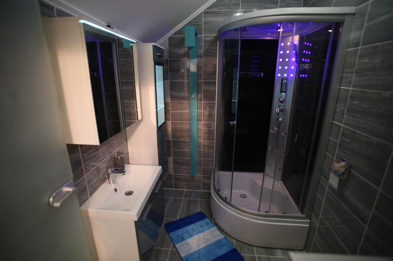 Centrum Lux 2 Apartmanok Kaposvár Buitenkant foto