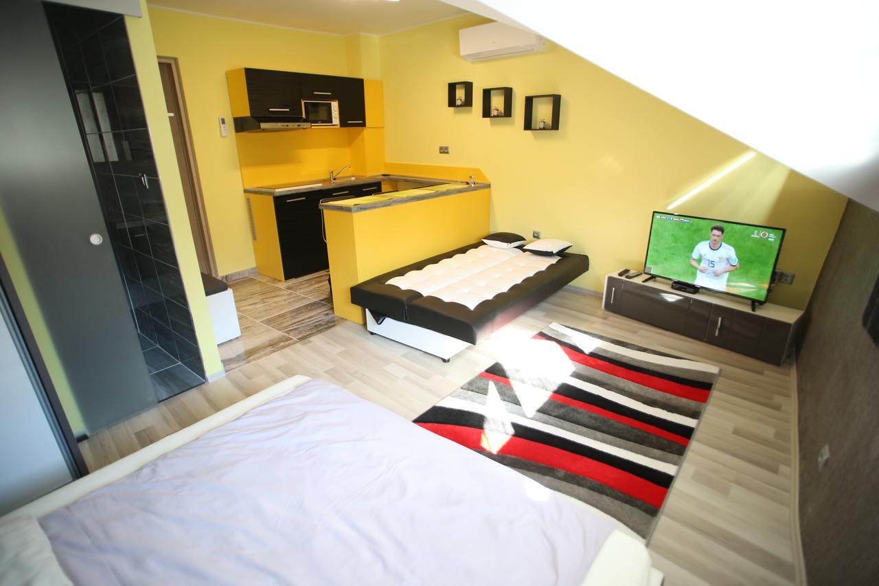 Centrum Lux 2 Apartmanok Kaposvár Buitenkant foto