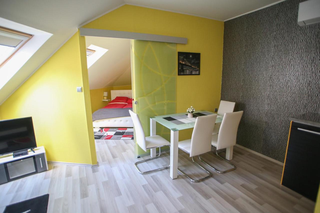 Centrum Lux 2 Apartmanok Kaposvár Buitenkant foto